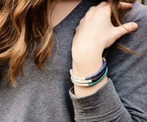HAMMERED SILVER LEATHER BANGLE BRACELET : BLUE HAMMERED SILVER LEATHER BANGLE BRACELET : BLUE