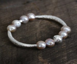 Pink Pearl Hammered Karen Hill Tribe Silver Bangle Bracelet Pink Pearl Hammered Karen Hill Tribe Silver Bangle Bracelet